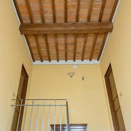 La Valle Della Lavanda - Podere Mezzastrada Farm stay *